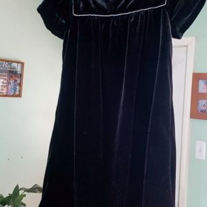 Carters Girls size 4 black velour dress